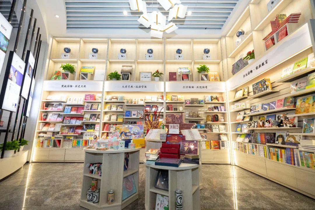 深圳地鐵增設(shè)書(shū)吧，市民出行閱讀兩不誤